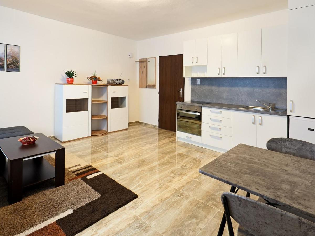 Penzion Kendy Appartement Mistrin Buitenkant foto